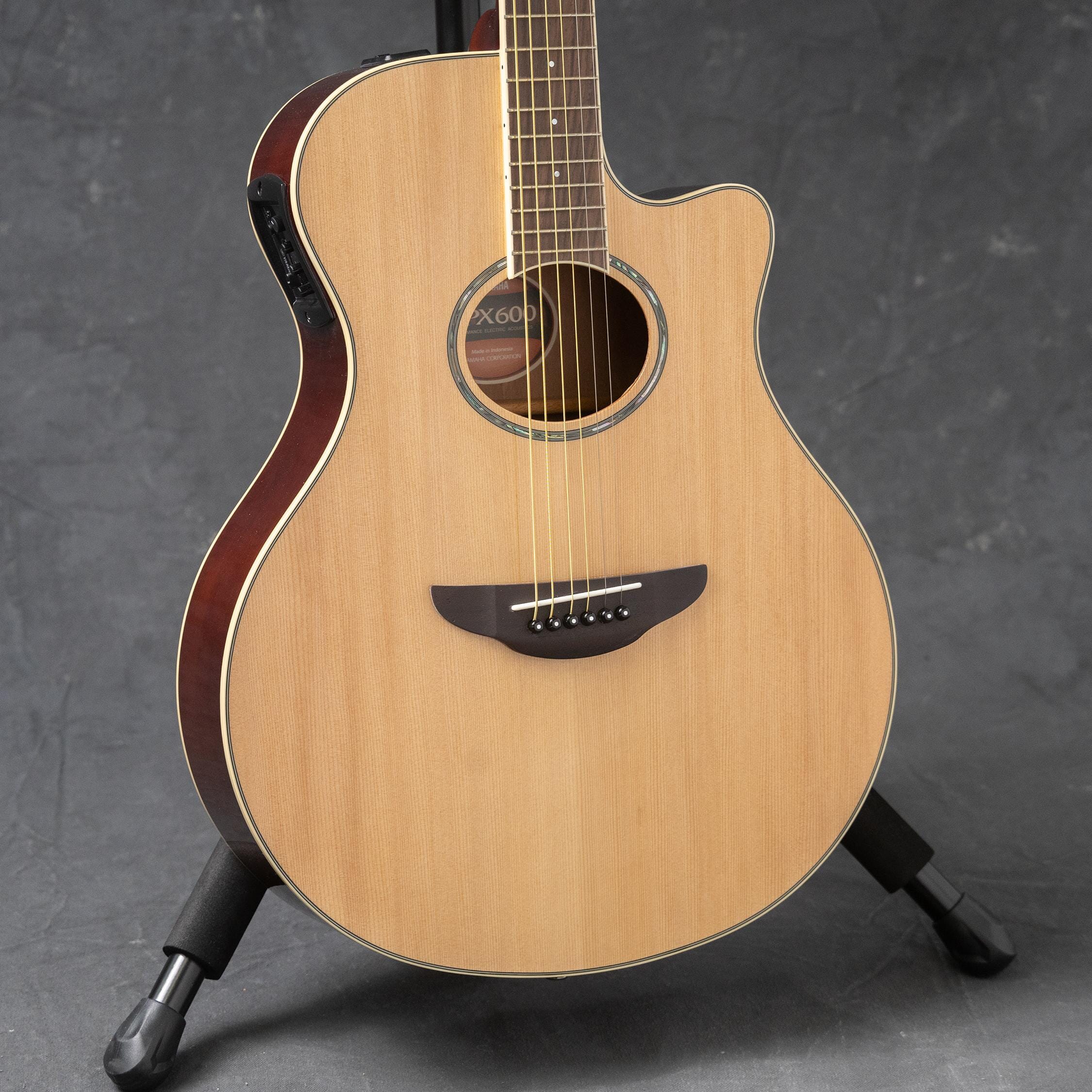 Yamaha APX600-NT Acoustic Guitar