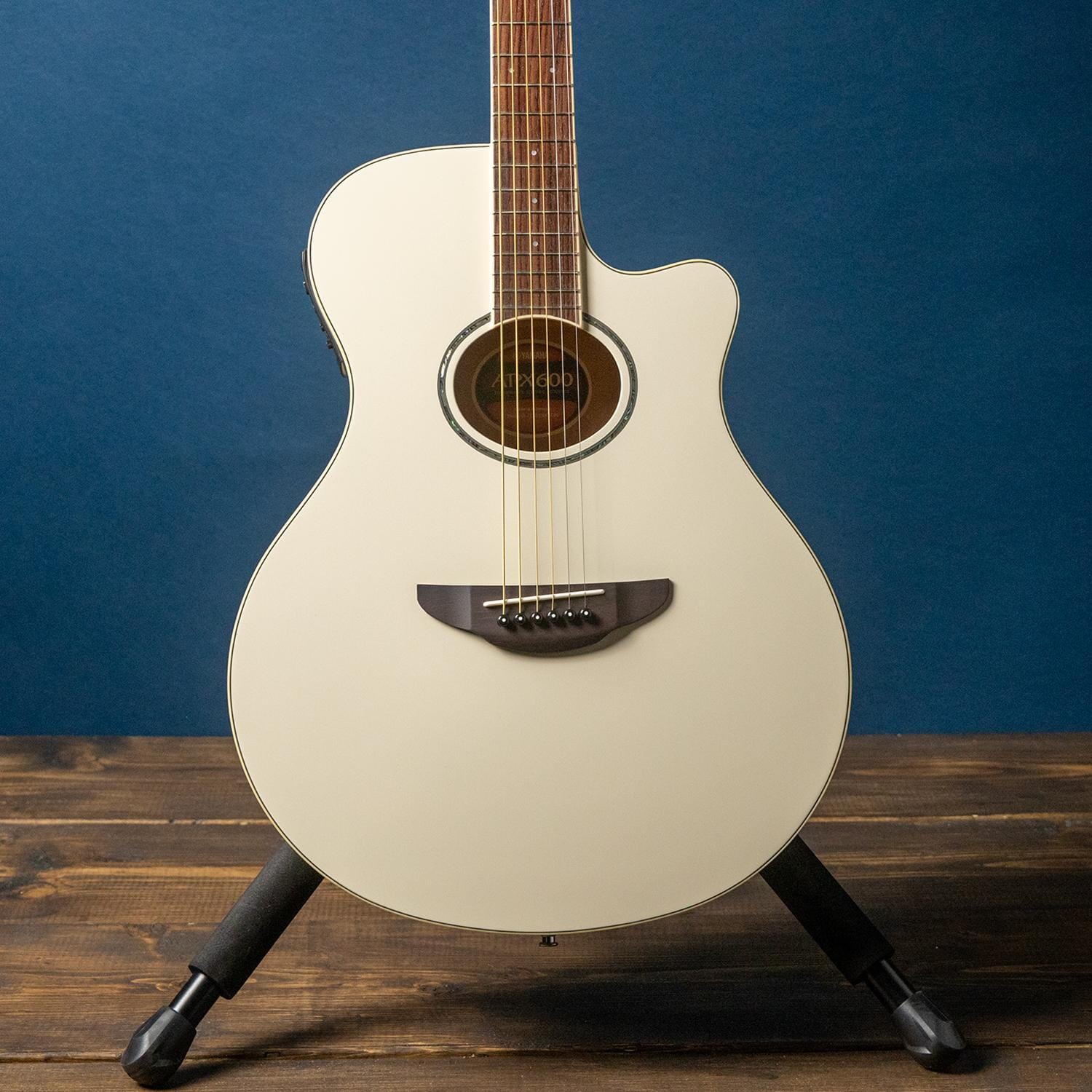Yamaha APX600 Acoustic Guitar Vintage White