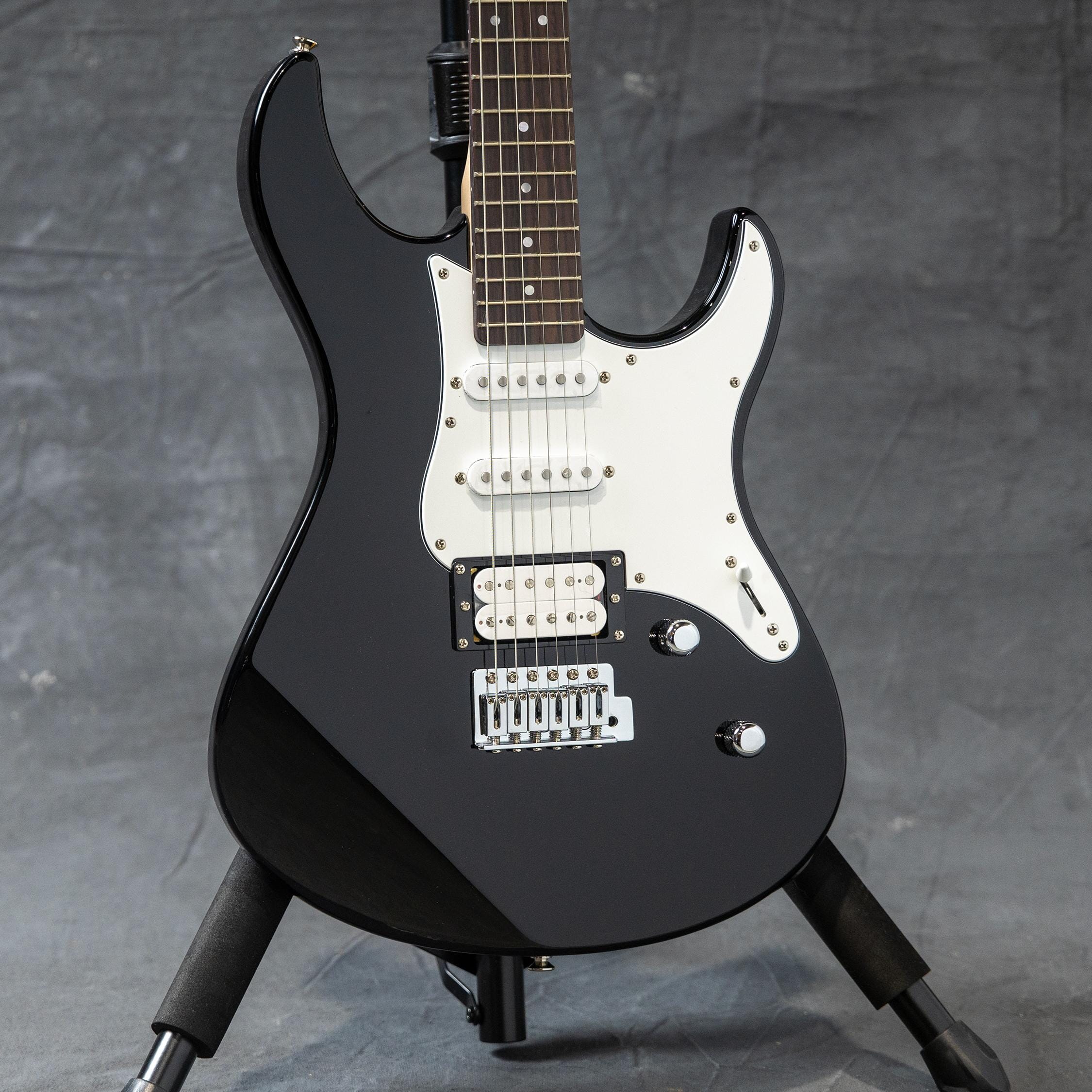 Yamaha PAC112V Pacifica Electric Guitar Black