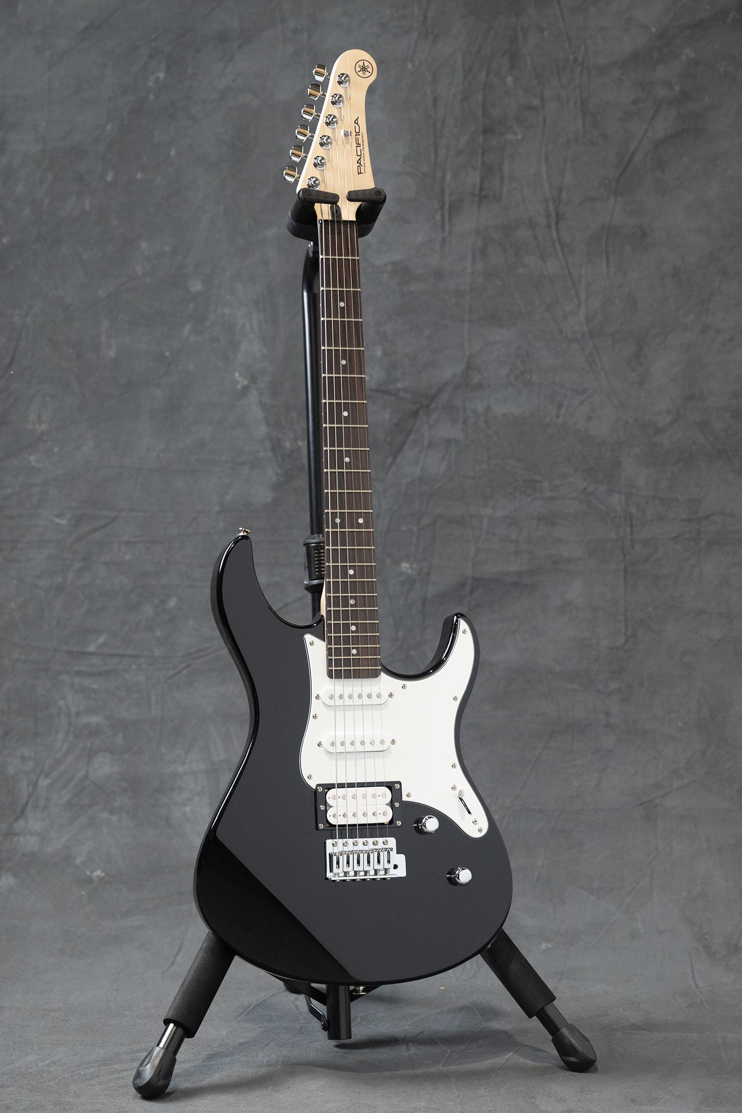 Yamaha PAC112V Pacifica Electric Guitar Black | Tapestry Music