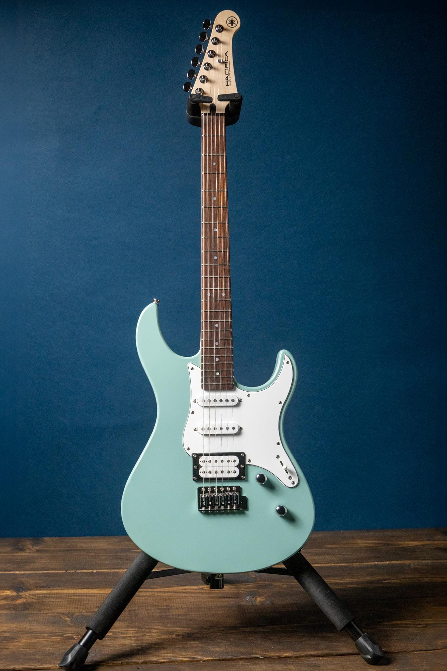 Yamaha PAC112V Pacifica Electric Guitar Sonic Blue - Open