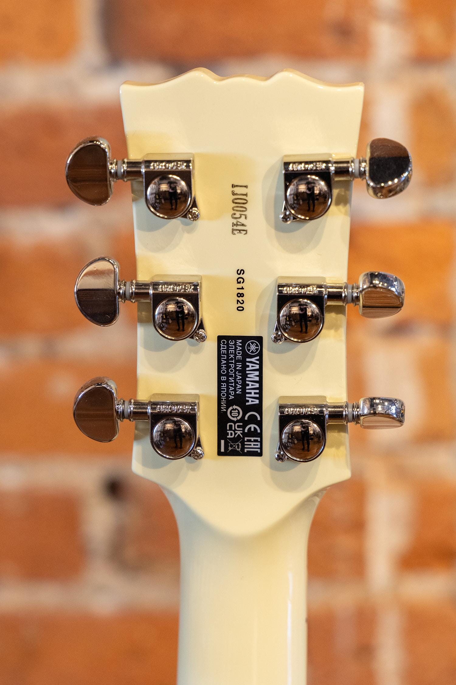 Yamaha SG1820VW SG - Vintage White Guitar | Tapestry Music