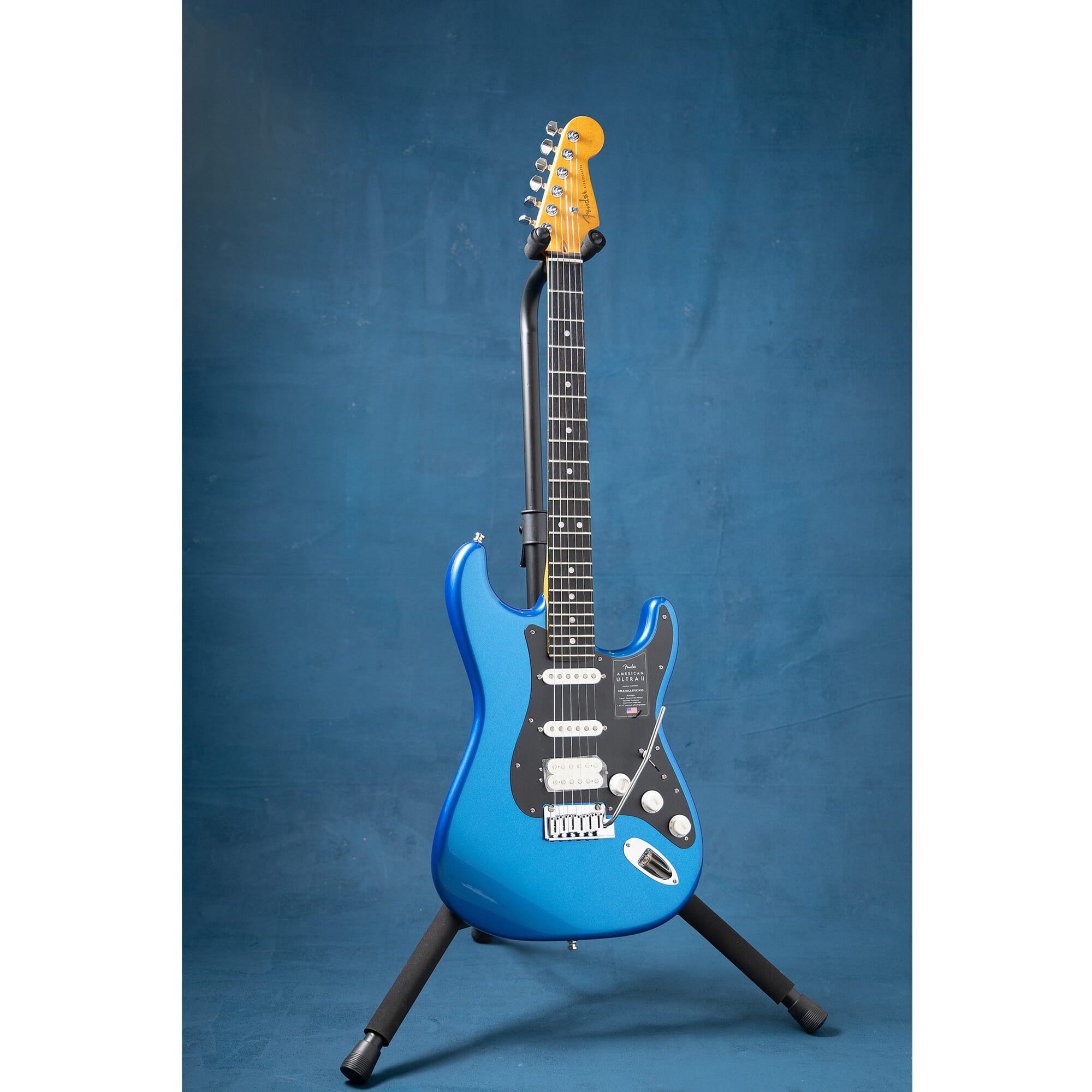 Fender American Ultra II Stratocaster® HSS, Ebony Fingerboard, Noble Blue