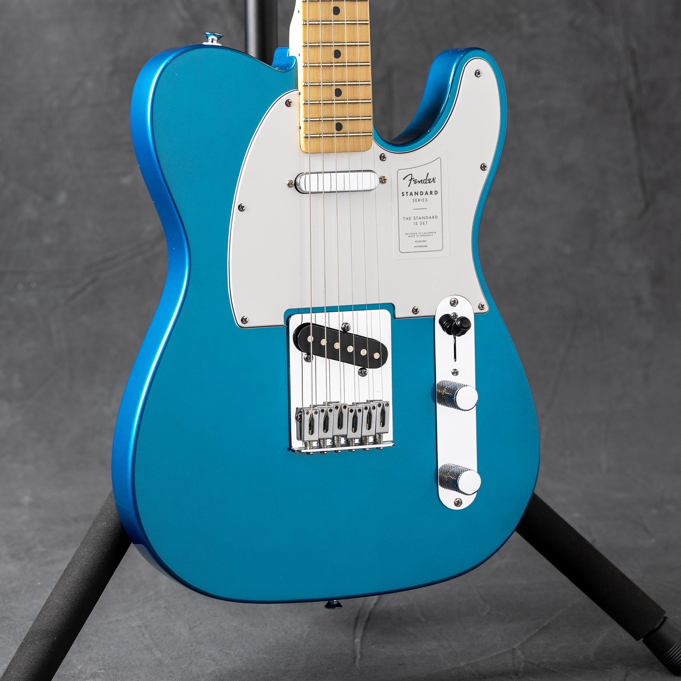 Fender Standard Telecaster®, Maple Fingerboard, White Pickguard, Aqua Marine Metallic