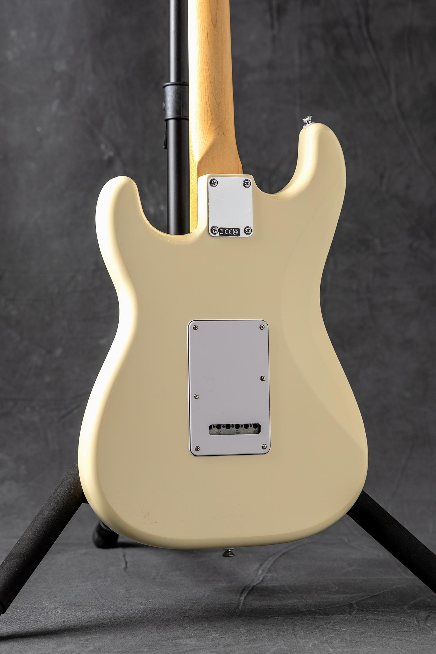 Fender Standard Stratocaster®, Maple Fingerboard, White Pickguard
