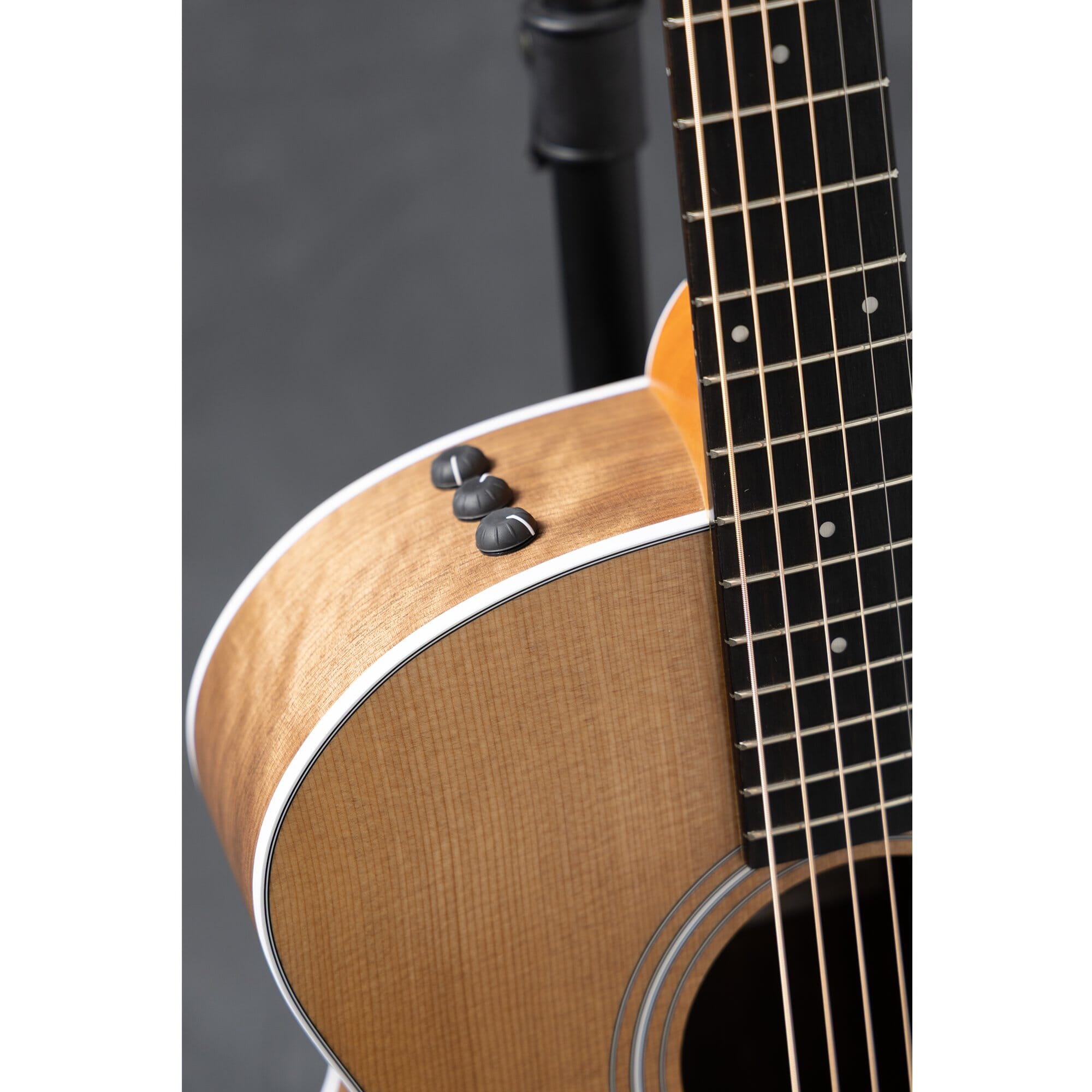Taylor 214ce Grand Auditorium Sitka/Walnut Acoustic Guitar w/ES-2