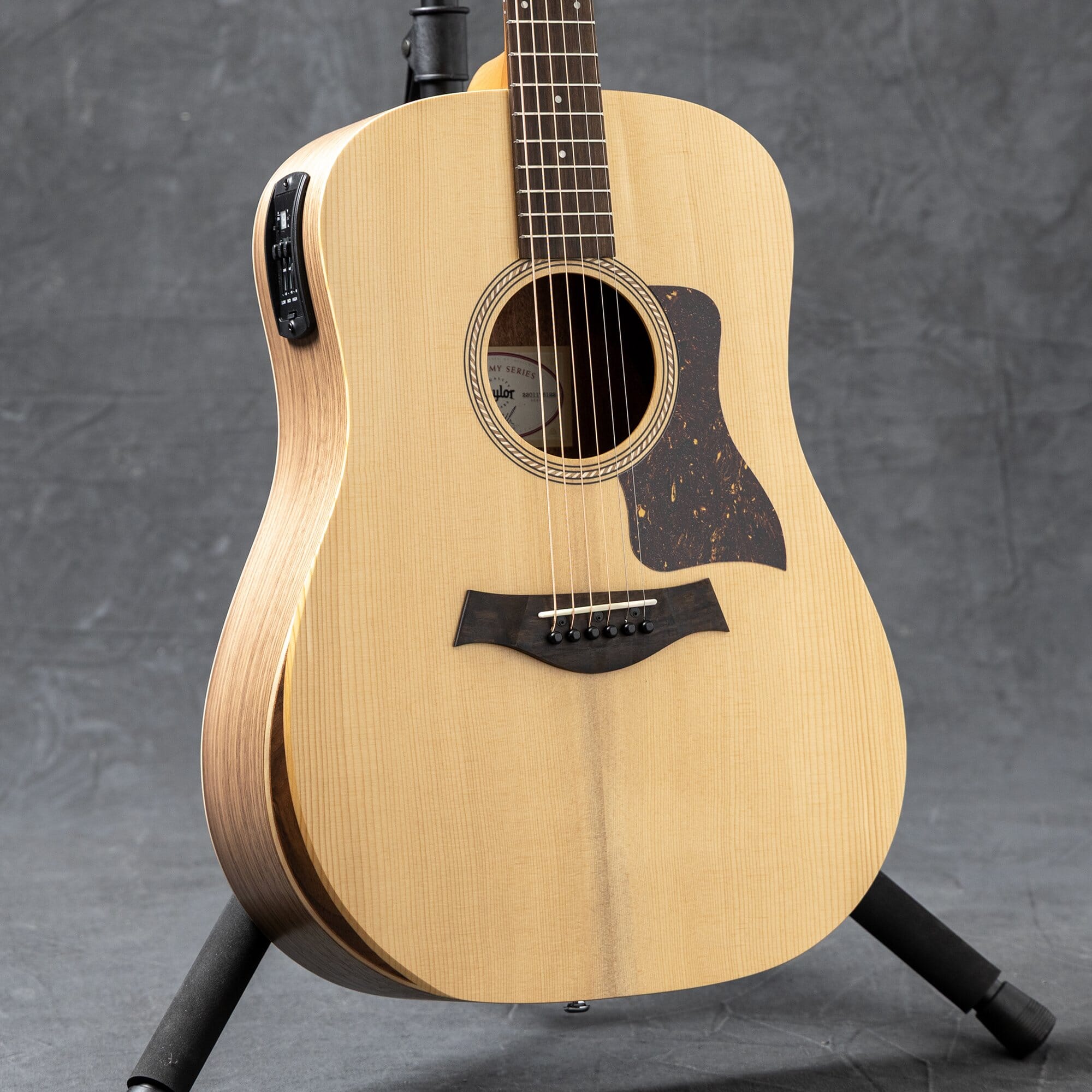 Taylor Academy 10e Dreadnought Spruce/Sapele Acoustic Electric Guitar w/Gigbag