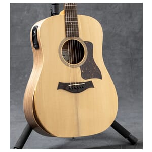 Taylor Academy 10e Dreadnought Spruce/Sapele Acoustic Electric Guitar w/Gigbag