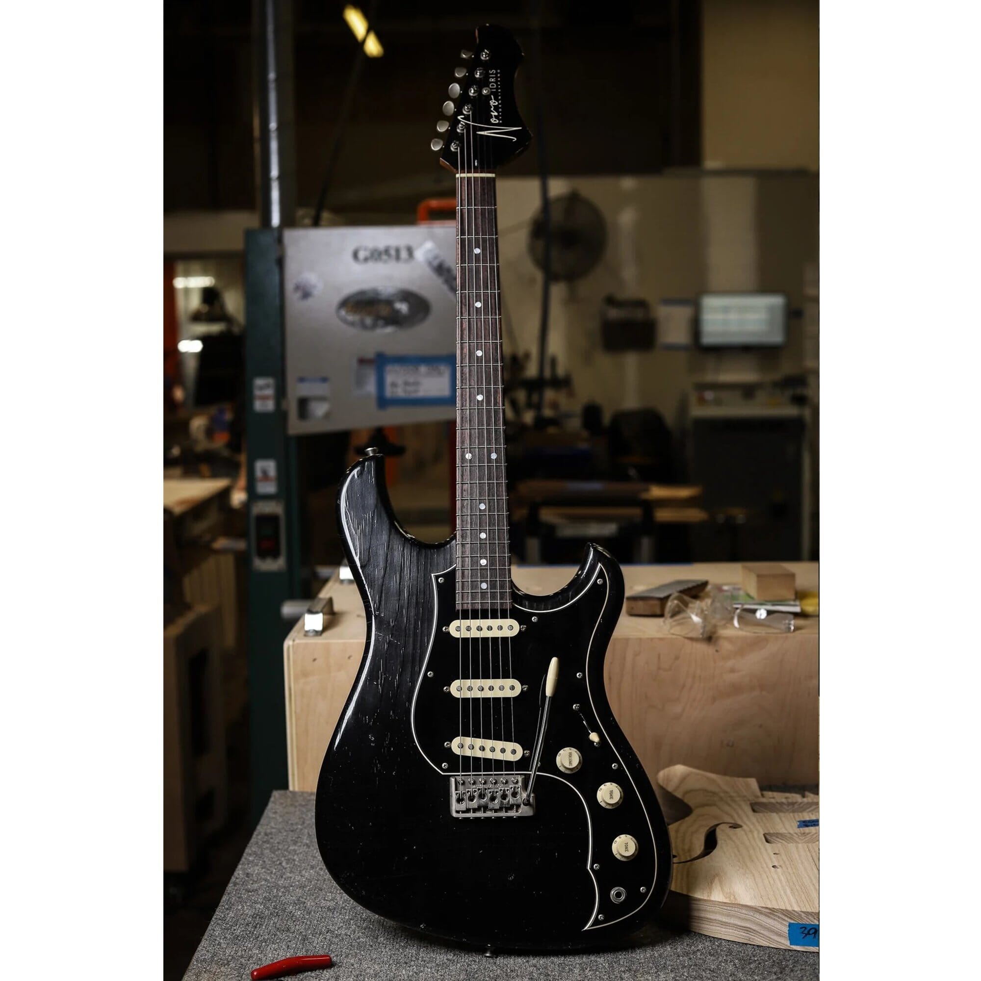 Novo Idris S3 Bull Black Electric Guitar