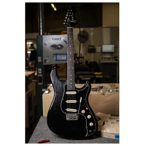 Novo Idris S3 Bull Black Electric Guitar