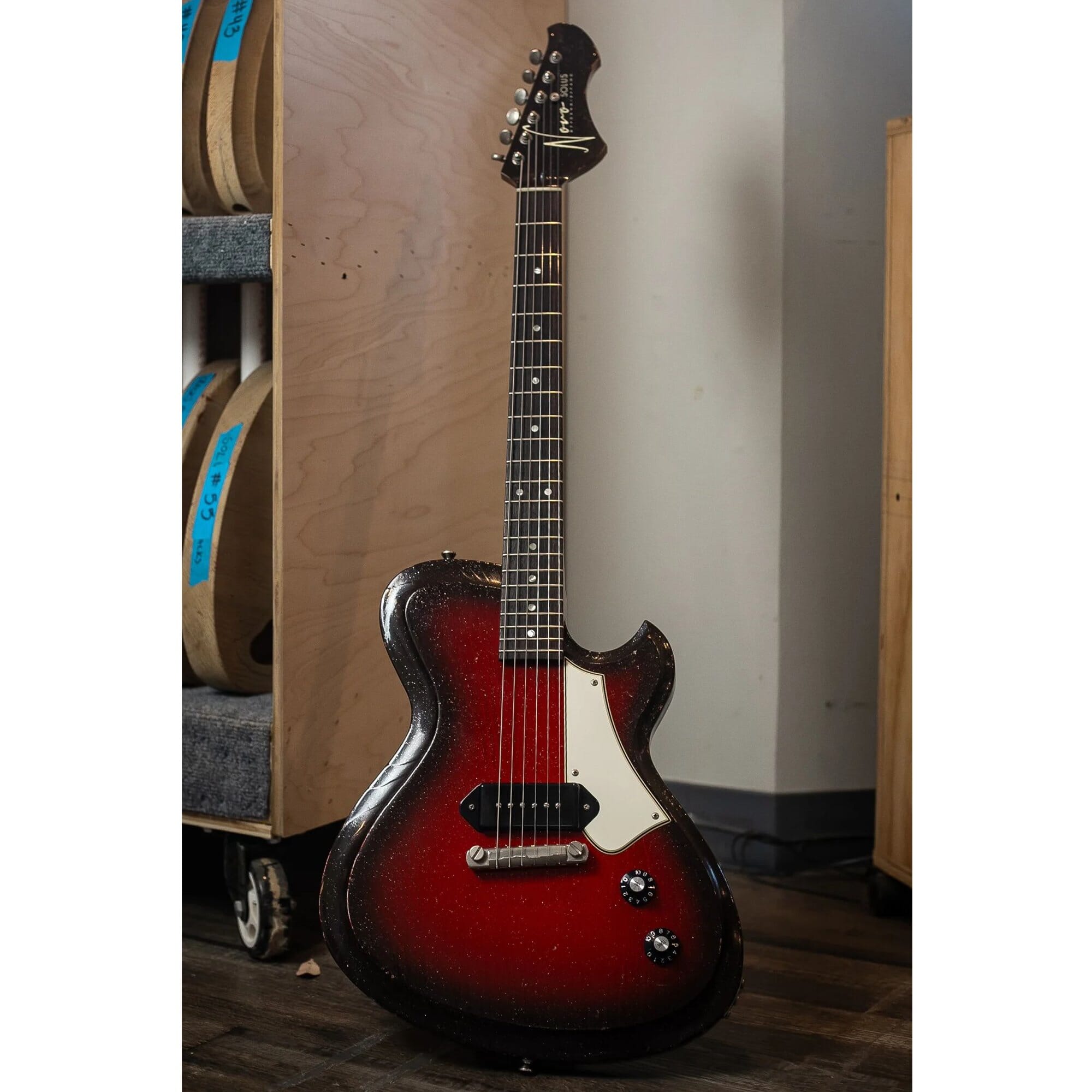 Novo Solus M1 Silvertone Burst