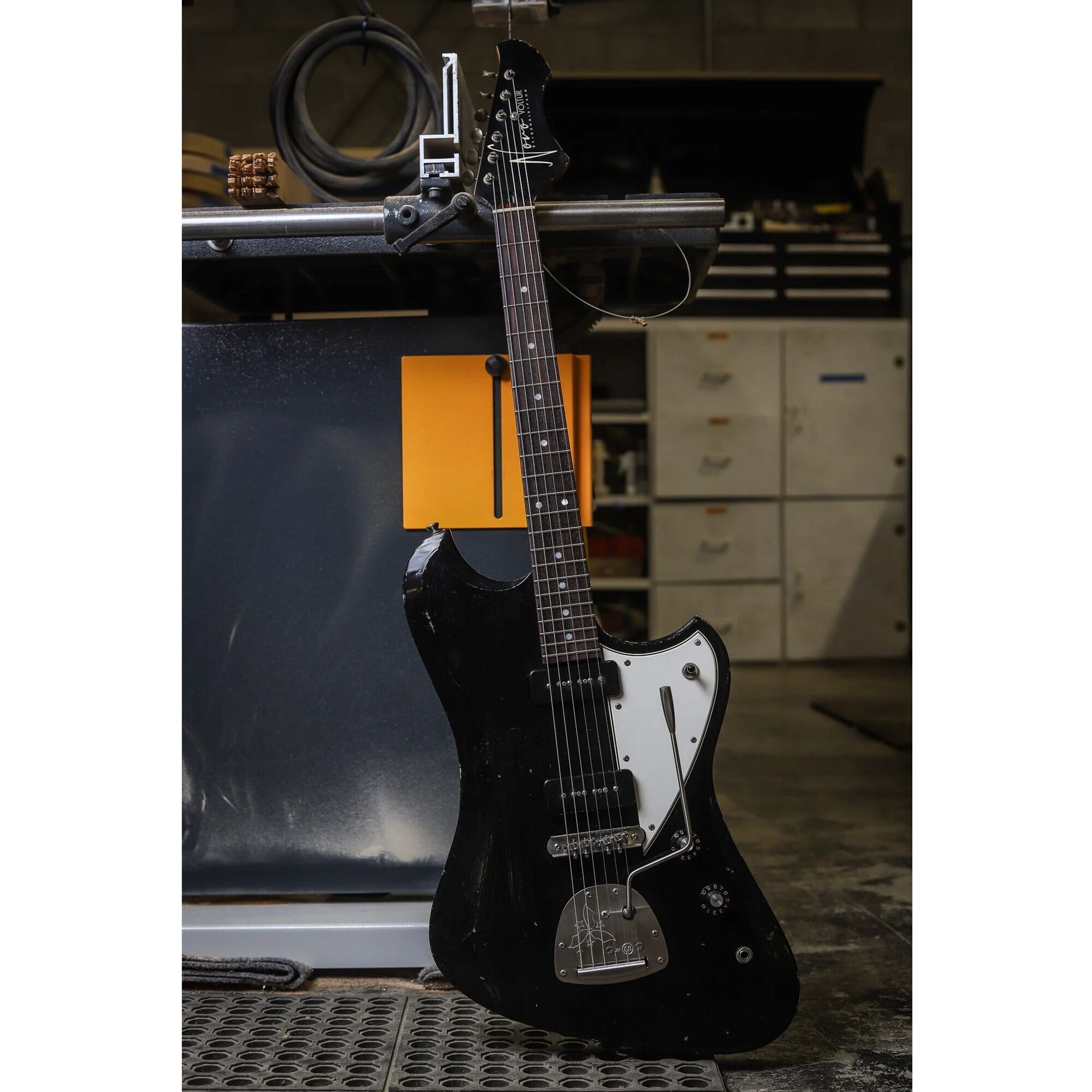 Novo Voltur J Bull Black