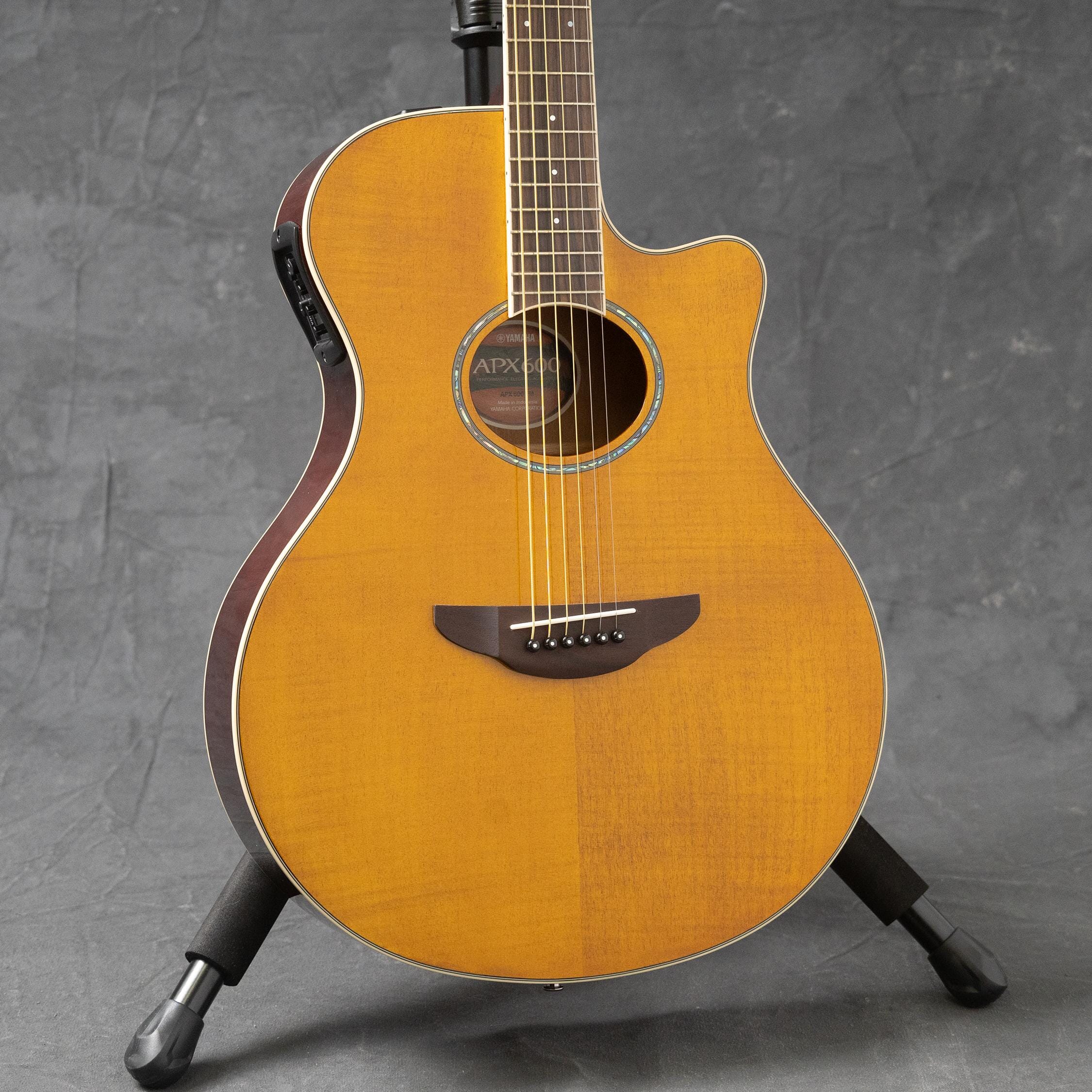Yamaha APX600FM Acoustic Guitar Amber Used