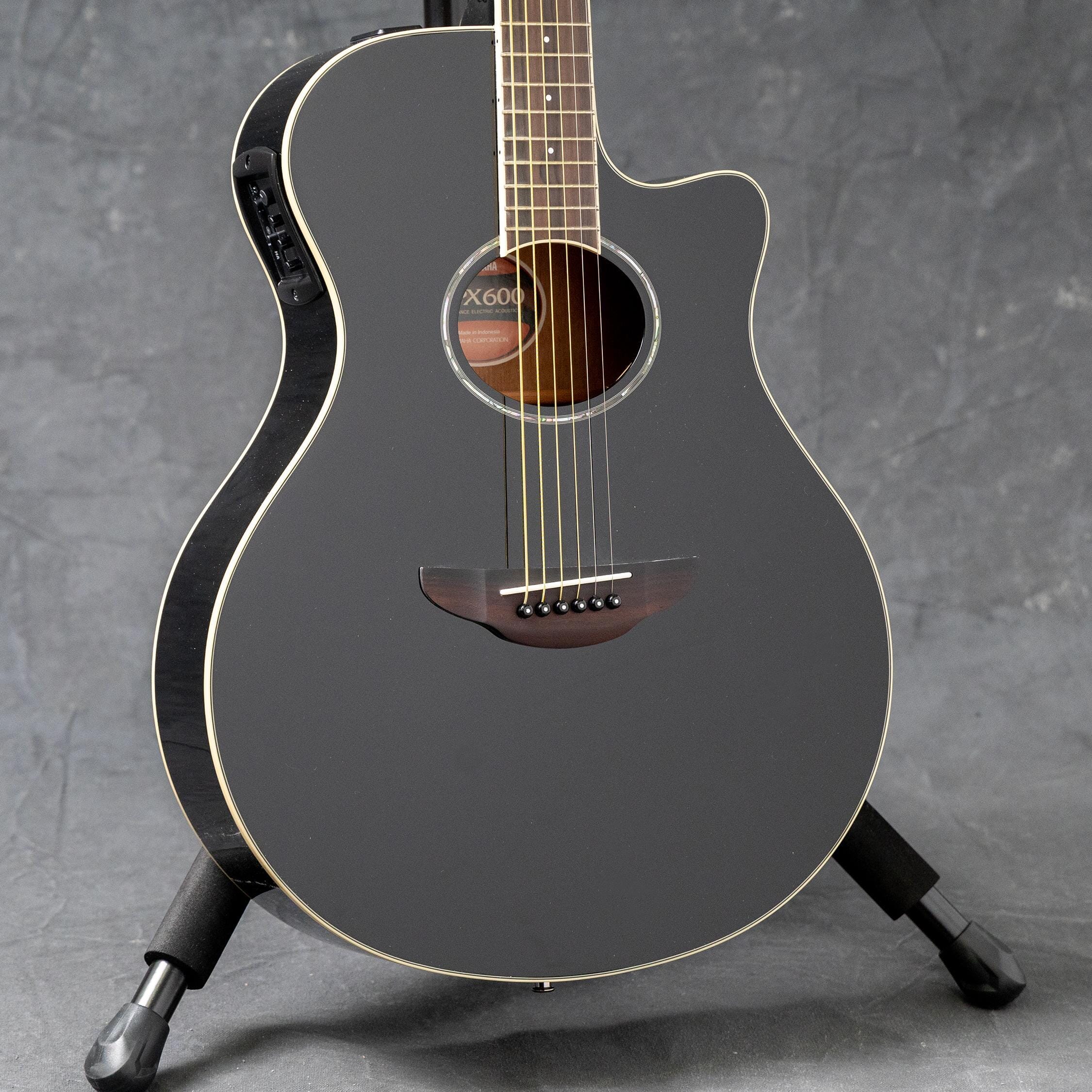 Yamaha APX600 Acoustic Guitar Black - Used
